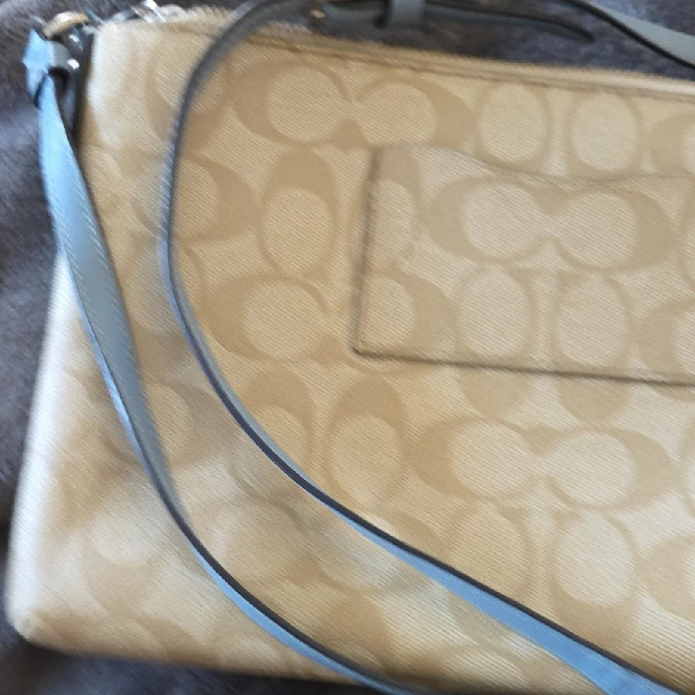 Coach Eadt/west  Signature Crossbody With Pop Up Removable Pouch - Picture 5 of 9